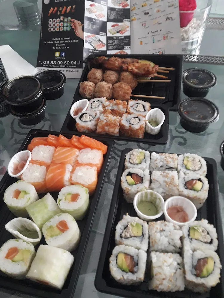 California Saumon Roll Gare En Saumon Brochette Sashimi